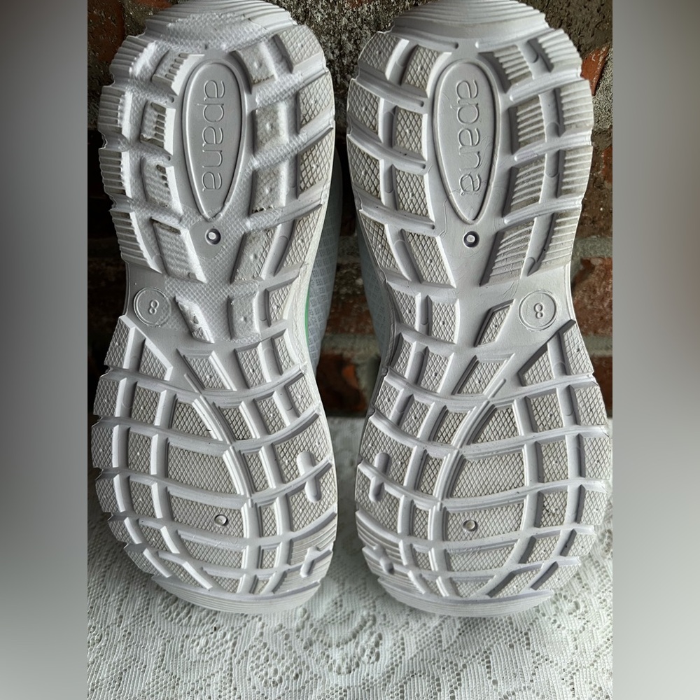 Apana White Sneakers size 8 - Picture 4 of 6